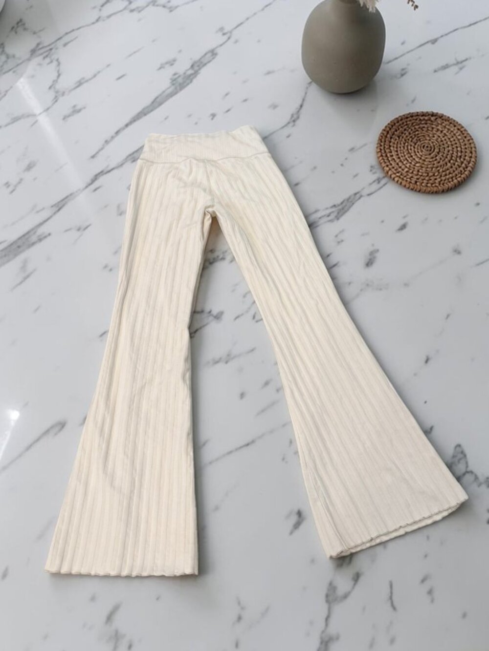 Aerie OG Groove Flare Legging Pants Size Medium in Soft oat Shade - Picture 8 of 12